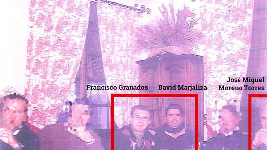 Francisco Granados y David Marjaliza junto a su grupo de caza Francisco Granados y David Marjaliza junto a su grupo de caza