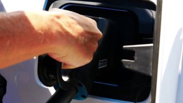Comienza la batalla por montar las 'electrolineras'