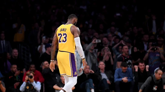 LeBron James, cabizbajo tras la derrota de los Lakers LeBron James, cabizbajo tras la derrota de los Lakers
