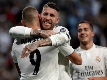 Benzema y Ramos celebran un gol Benzema y Ramos celebran un gol
