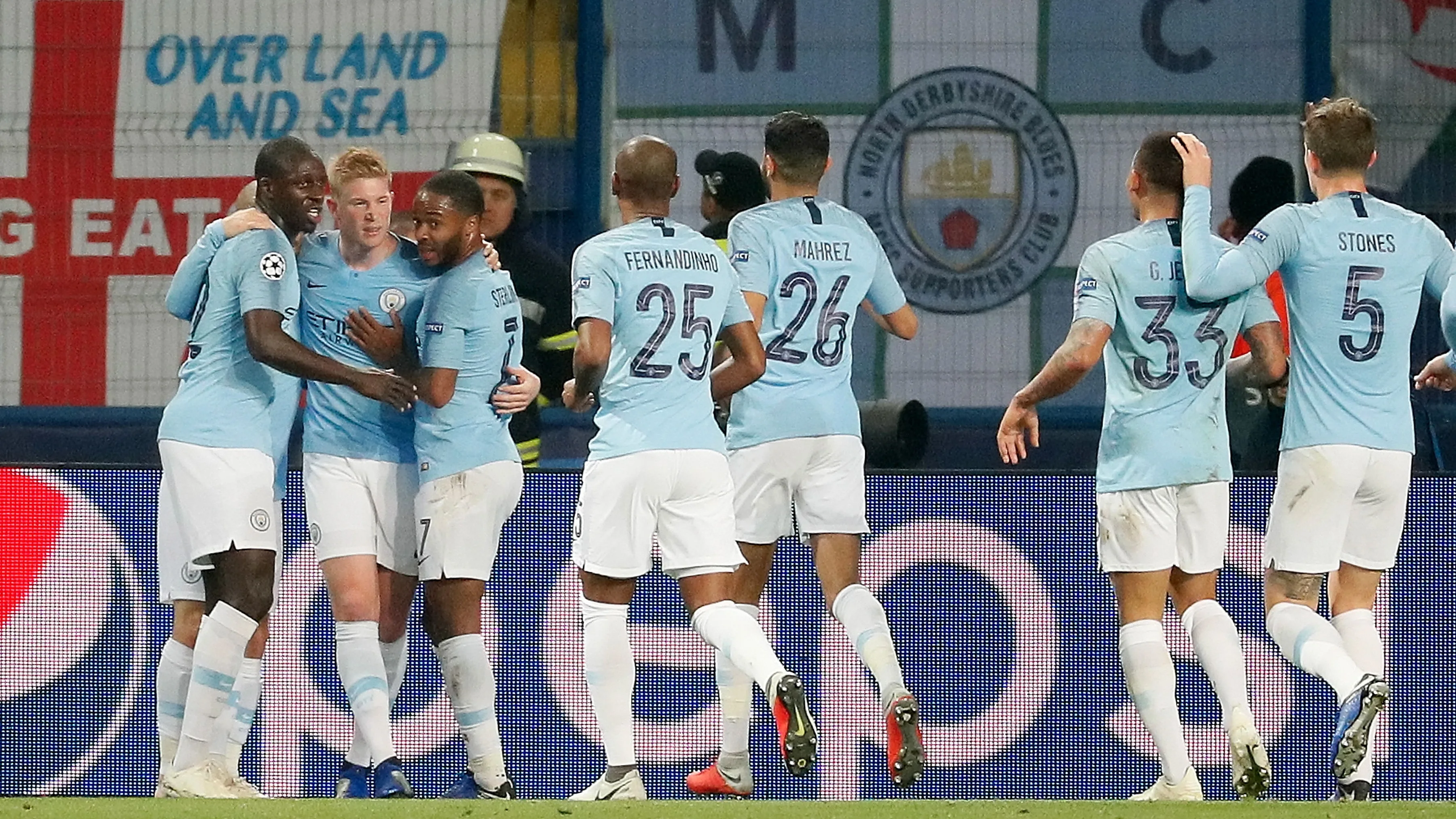 Los jugadores del City celebran un gol ante el Shakhtar