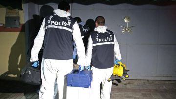 Policías forenses turcos llegan al consulado de Arabia Saudí