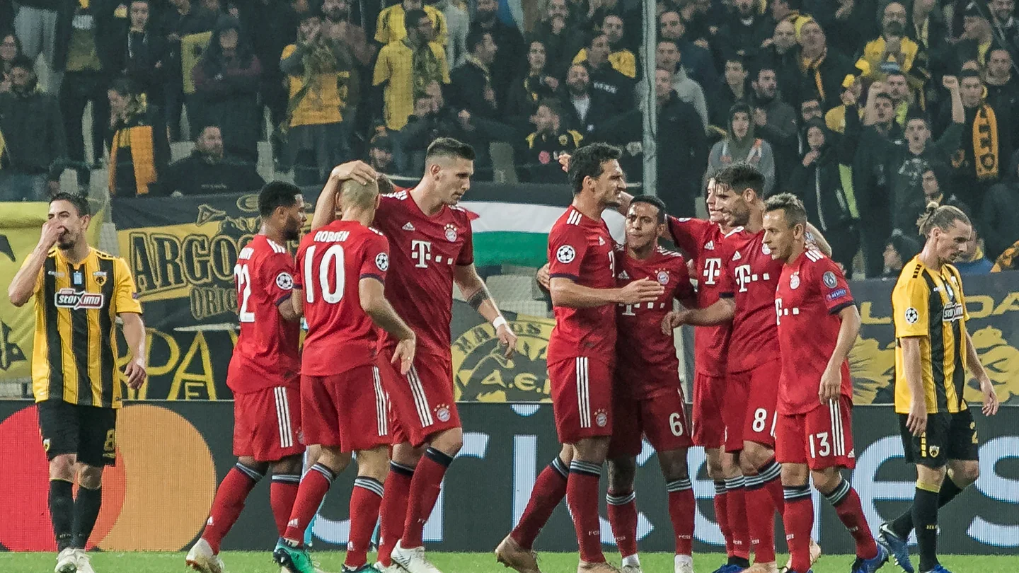 Los jugadores del Bayern celebran un gol en Atenas ante el AEK Los jugadores del Bayern celebran un gol en Atenas ante el AEK