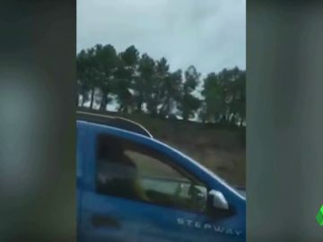 Una pareja mantiene relaciones sexuales al volante mientras circulaba por la carretera AP-6 Una pareja mantiene relaciones sexuales al volante mientras circulaba por la carretera AP-6