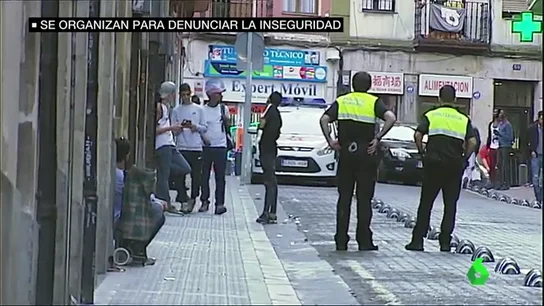 Los vecinos de un barrio de Bilbao denuncian la inseguridad en sus calles: "Roban las cámaras y los móviles a los turistas" Los vecinos de un barrio de Bilbao denuncian la inseguridad en sus calles: "Roban las cámaras y los móviles a los turistas"
