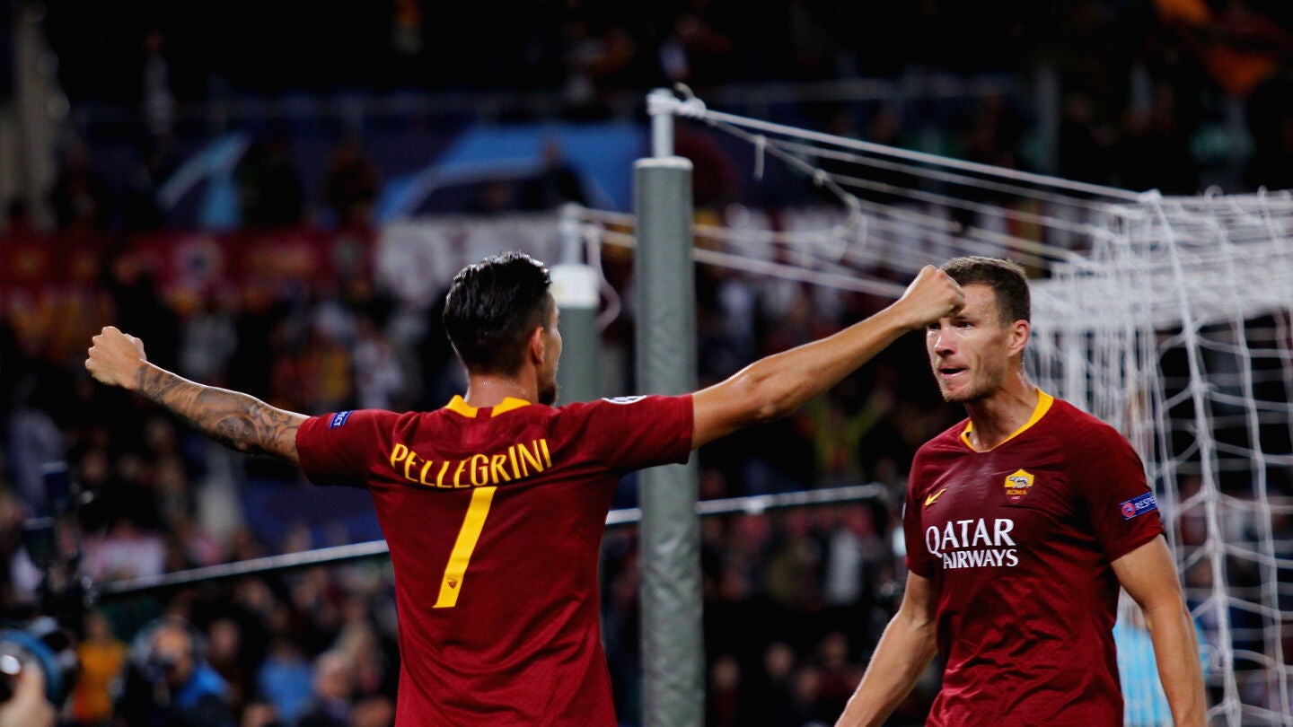 Dzeko y Pellegrini celebran un gol ante el CSKA