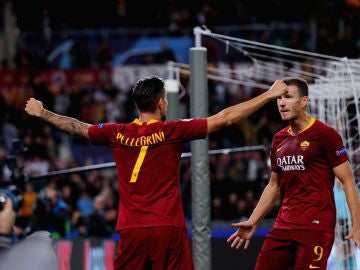 Dzeko y Pellegrini celebran un gol ante el CSKA Dzeko y Pellegrini celebran un gol ante el CSKA