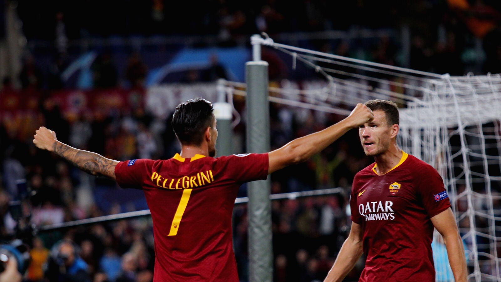 Dzeko y Pellegrini celebran un gol ante el CSKA