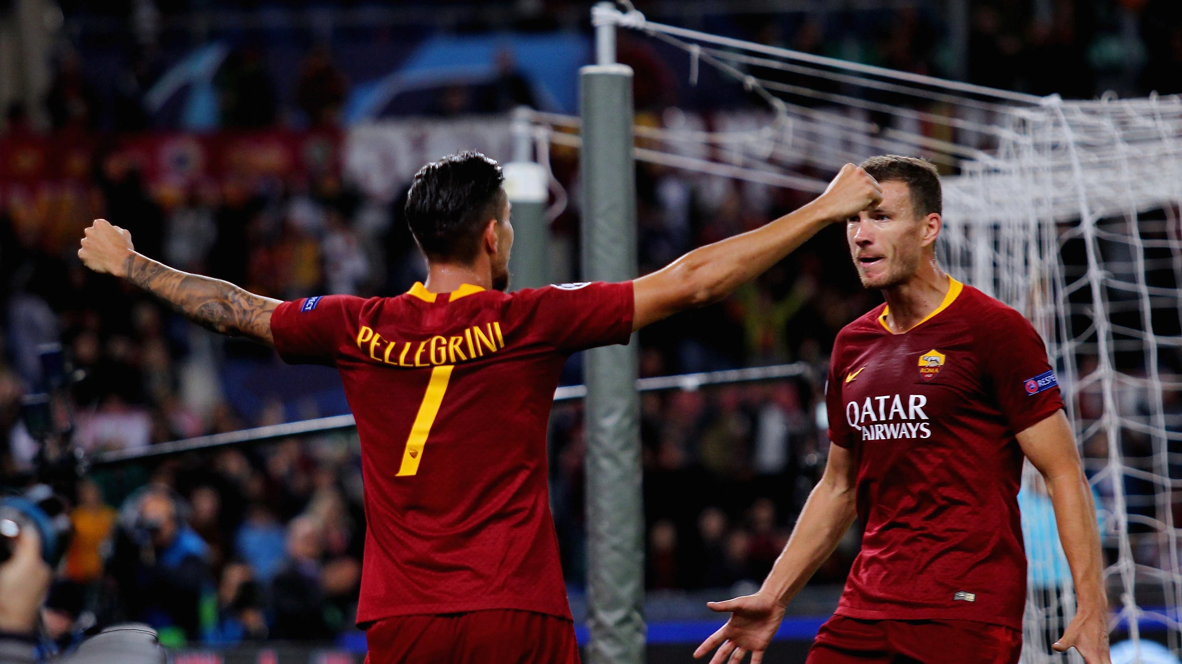 Dzeko y Pellegrini celebran un gol ante el CSKA