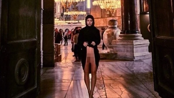 La modelo Marisa Papen posa desnuda en la basílica de Santa Sofía