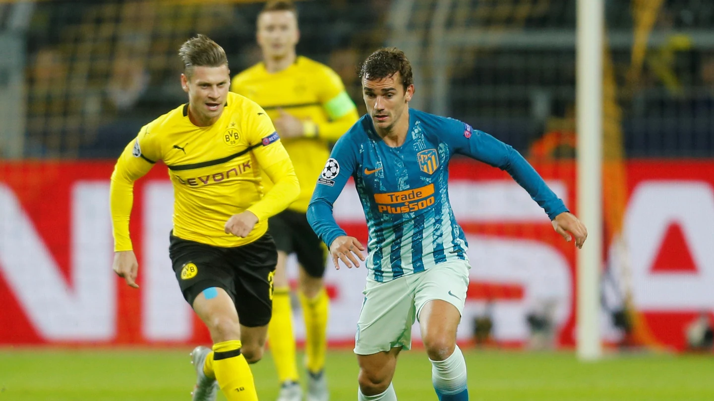 Griezmann controla un balo ante el Borussia Dortmund Griezmann controla un balo ante el Borussia Dortmund