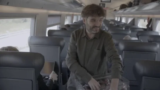 "He visto bastante autocrítica": esto es lo que piensan de 'El Dilema' los pasajeros del ave que vieron su preestreno a bordo "He visto bastante autocrítica": esto es lo que piensan de 'El Dilema' los pasajeros del ave que vieron su preestreno a bordo