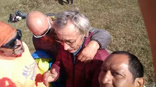 Rescatan en buen estado al parapentista español perdido durante cinco días en el Himalaya Rescatan en buen estado al parapentista español perdido durante cinco días en el Himalaya