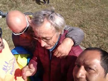 Rescatan en buen estado al parapentista español perdido durante cinco días en el Himalaya Rescatan en buen estado al parapentista español perdido durante cinco días en el Himalaya