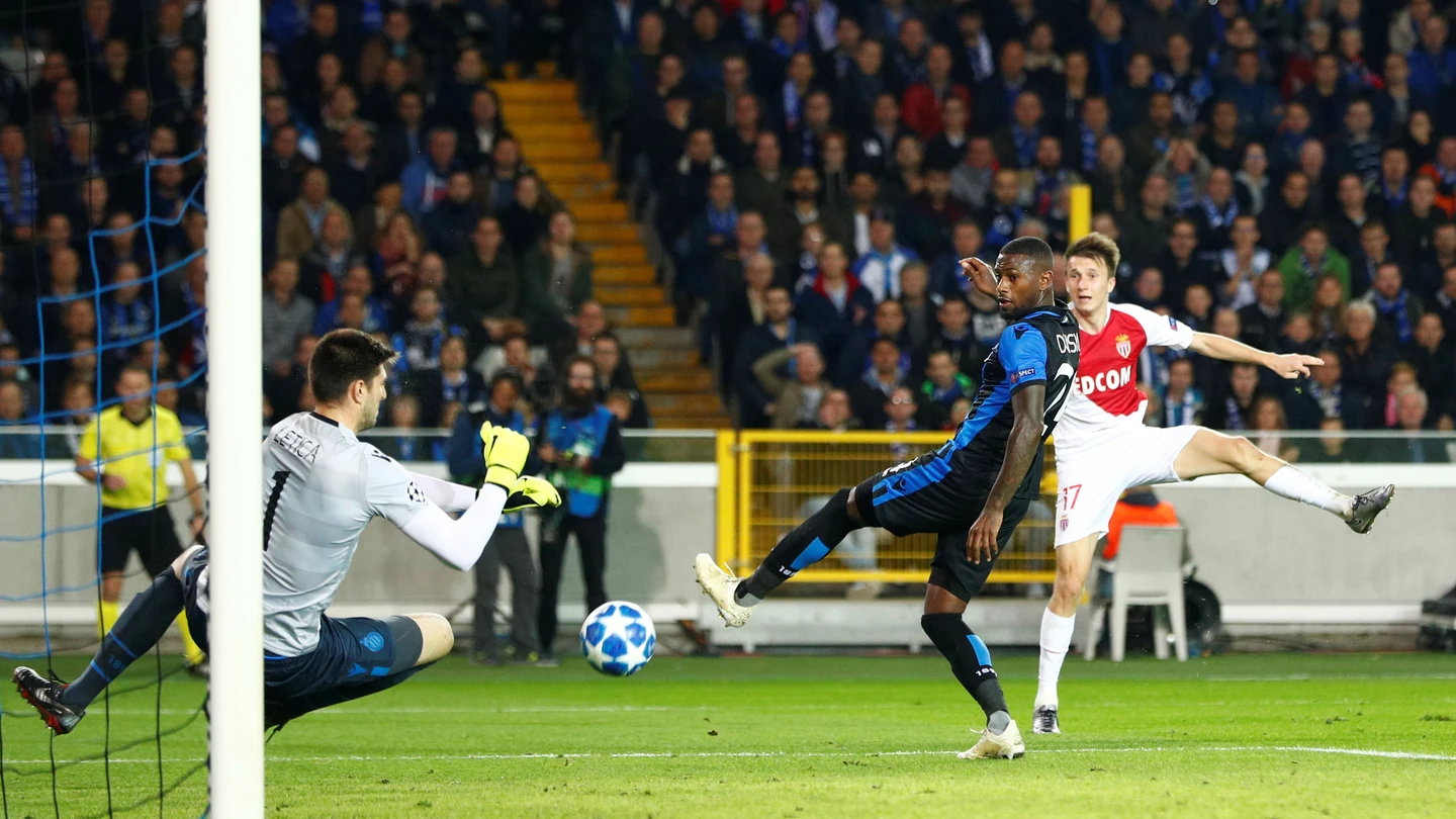 Golovin dispara a puerta ante el Brujas Golovin dispara a puerta ante el Brujas
