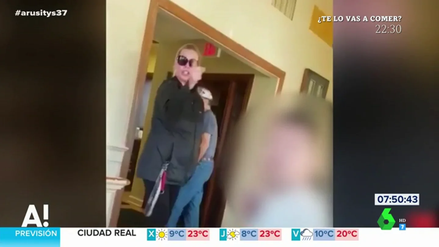 mujer insulta mujer insulta