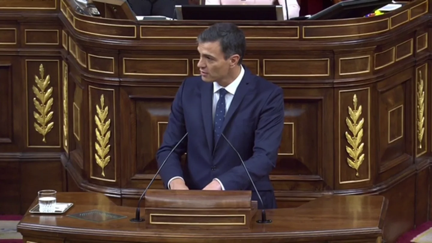 Pedro Sánchez: "El proyecto de Casado pasa por la derecha del señor Trillo, que dijo que el delito de rebelión se tiene que dar por militares o civiles armados" Pedro Sánchez: "El proyecto de Casado pasa por la derecha del señor Trillo, que dijo que el delito de rebelión se tiene que dar por militares o civiles armados"