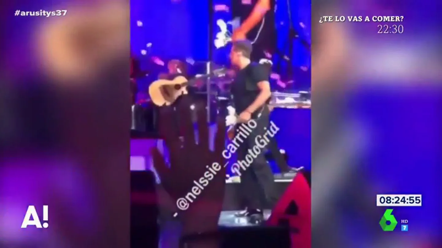 Las imágenes del monumental cabreo de Luis Miguel con un técnico de sonido en pleno concierto Las imágenes del monumental cabreo de Luis Miguel con un técnico de sonido en pleno concierto