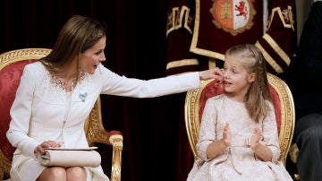 La Reina Letizia tiene un gesto de complicidad con la Princesa Leonor