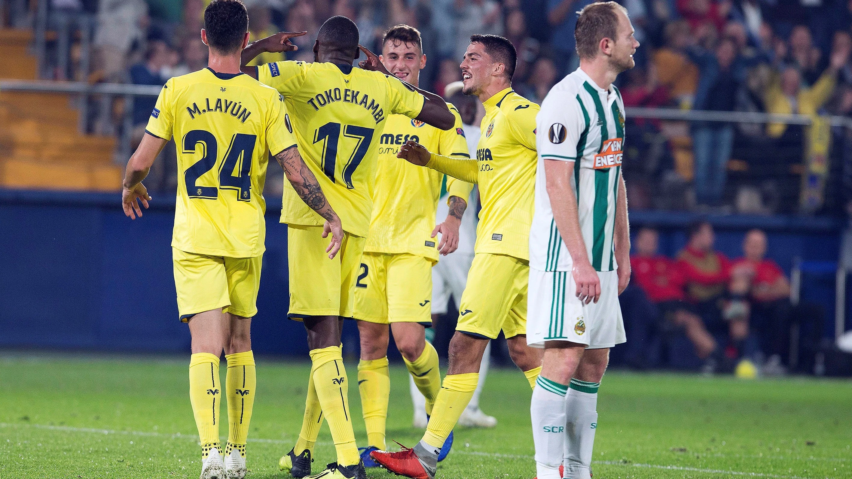 Los jugadores del Villarreal celebran un gol ante el Rapid de Viena