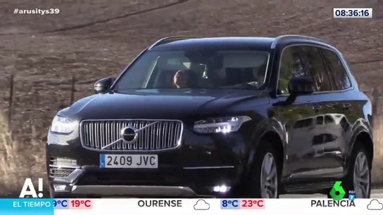 Las imágenes de la 'pillada' de Isa Pantoja echando una cabezadita en el coche de su madre Las imágenes de la 'pillada' de Isa Pantoja echando una cabezadita en el coche de su madre