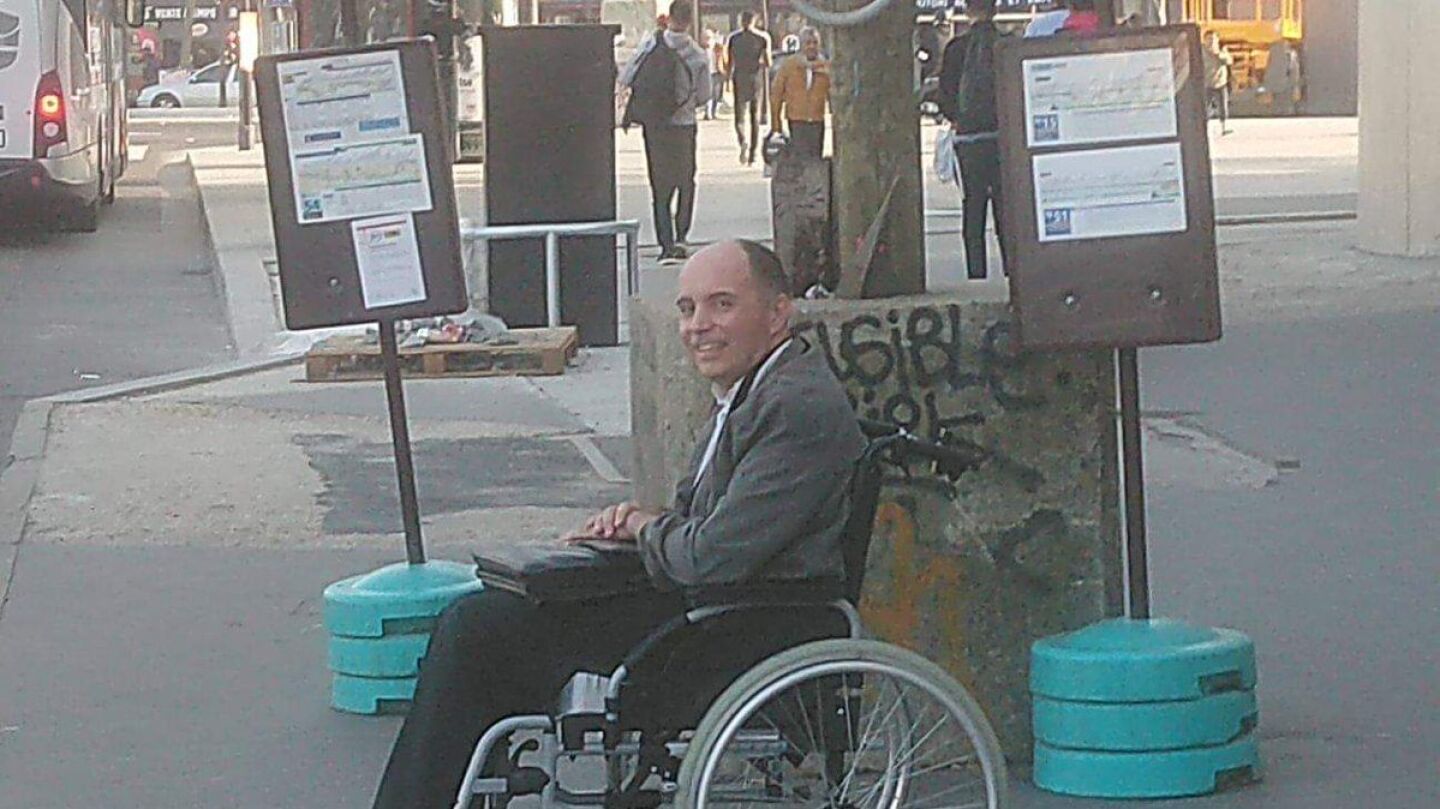 Un conductor hace bajar a todos los pasajeros de su autob&uacute;s por no ayudar a un hombre en silla de ruedas a subir