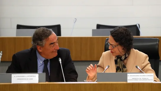 La ministra de Trabajo, Migraciones y Seguridad Social, Magdalena Valerio, junto al presidente de la CEOE, Juan Rosell La ministra de Trabajo, Migraciones y Seguridad Social, Magdalena Valerio, junto al presidente de la CEOE, Juan Rosell