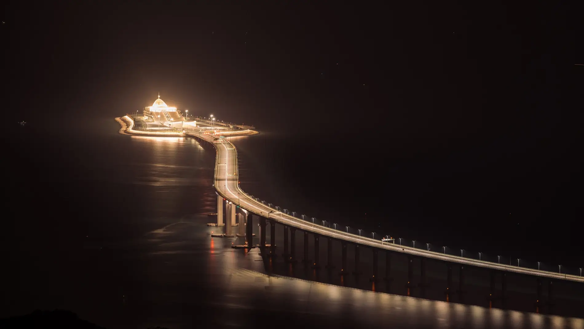 Puente sobre el mar en China