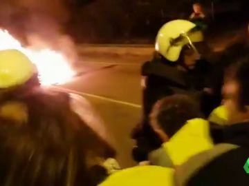Enfrentamientos entre la Policía y los funcionarios de prisiones de la cárcel de Castellón en el segundo día de huelga Enfrentamientos entre la Policía y los funcionarios de prisiones de la cárcel de Castellón en el segundo día de huelga