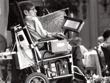 Se subasta una de las primeras sillas de ruedas utilizadas por Stephen Hawking Se subasta una de las primeras sillas de ruedas utilizadas por Stephen Hawking