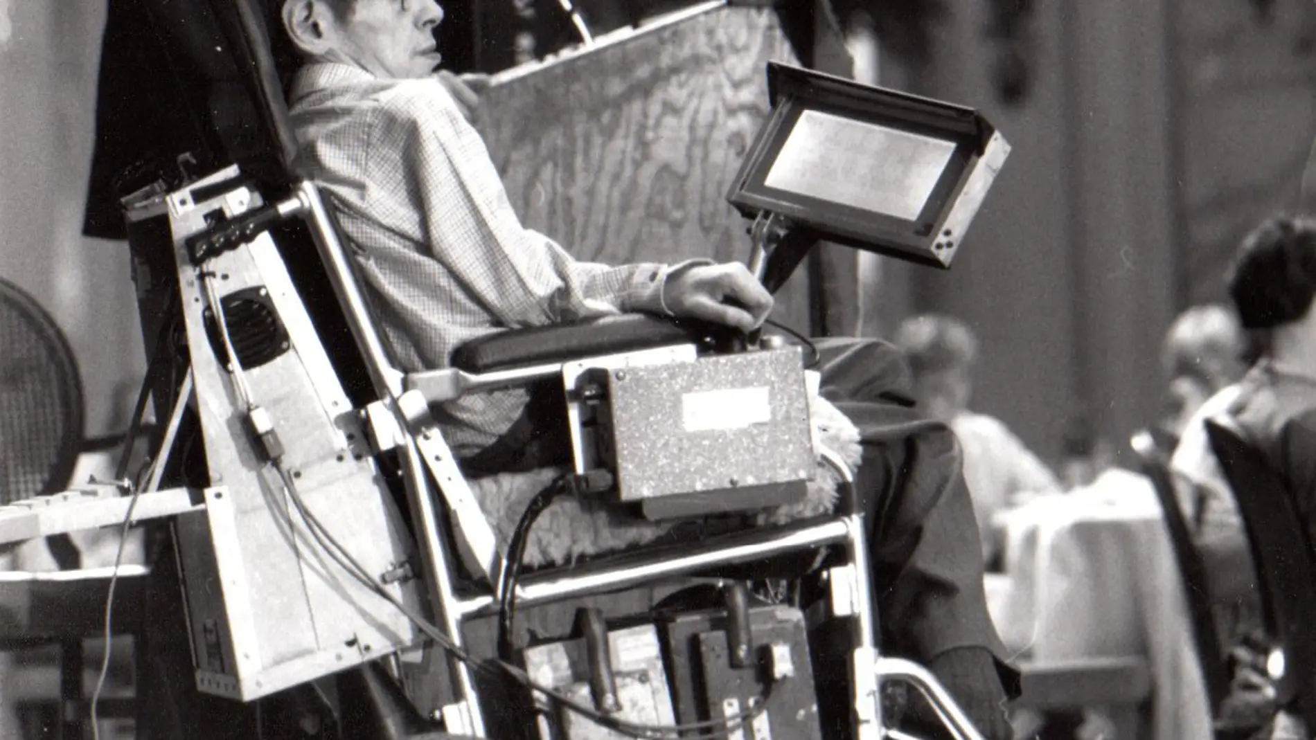 Se subasta una de las primeras sillas de ruedas utilizadas por Stephen Hawking