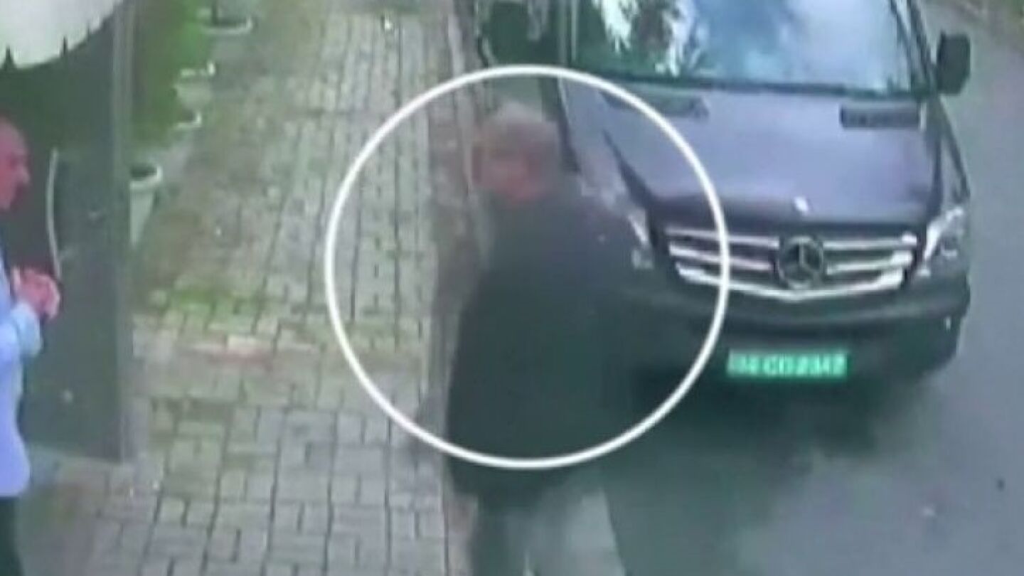 Imagen de Khashoggi entrando al consulado de Estambul 
