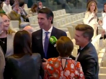 El incómodo momento que vivió José Manuel Soria al ser abordado por Luis Troya El incómodo momento que vivió José Manuel Soria al ser abordado por Luis Troya