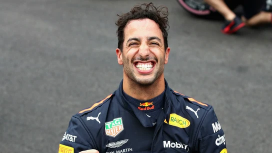 Daniel Ricciardo, sonriente Daniel Ricciardo celebra la pole en el GP de México