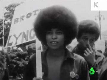 De ser la 'pantera negra' más buscada por el FBI a luchar por el feminismo: la vida del icono antirracista Angela Davis De ser la 'pantera negra' más buscada por el FBI a luchar por el feminismo: la vida del icono antirracista Angela Davis