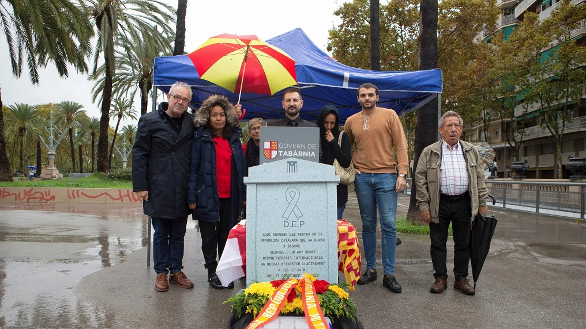 El satírico "Gobierno de Tabarnia" organiza un "funeral de la república catalana"