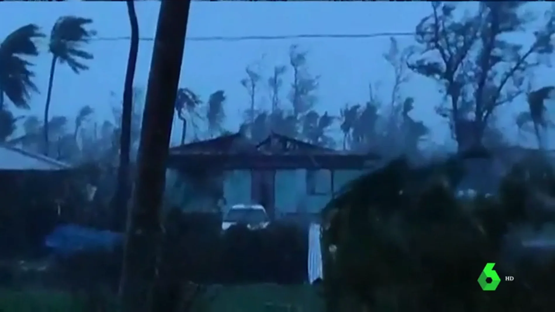El tifón Yutu a su paso por las Islas Marianas