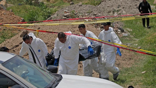 Retiran un cuerpo hallado en una fosa en el estado mexicano de Jalisco Retiran un cuerpo hallado en una fosa en el estado mexicano de Jalisco