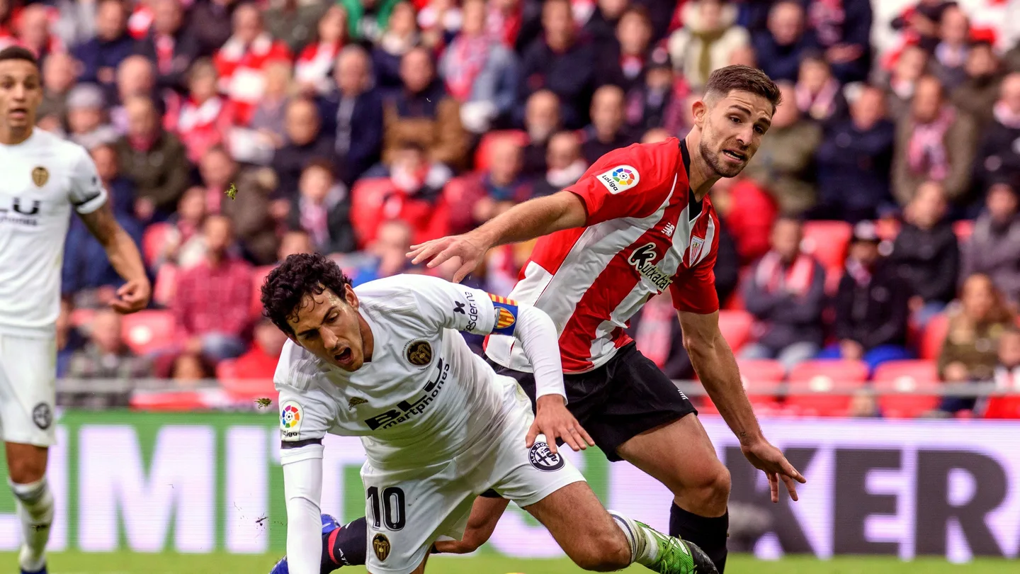 Dani Parejo disputa un balón ante Yeray Álvarez Dani Parejo disputa un balón ante Yeray Álvarez