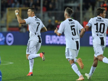 Cristiano Ronaldo celebra uno de sus dos goles ante el Empoli Cristiano Ronaldo celebra uno de sus dos goles ante el Empoli
