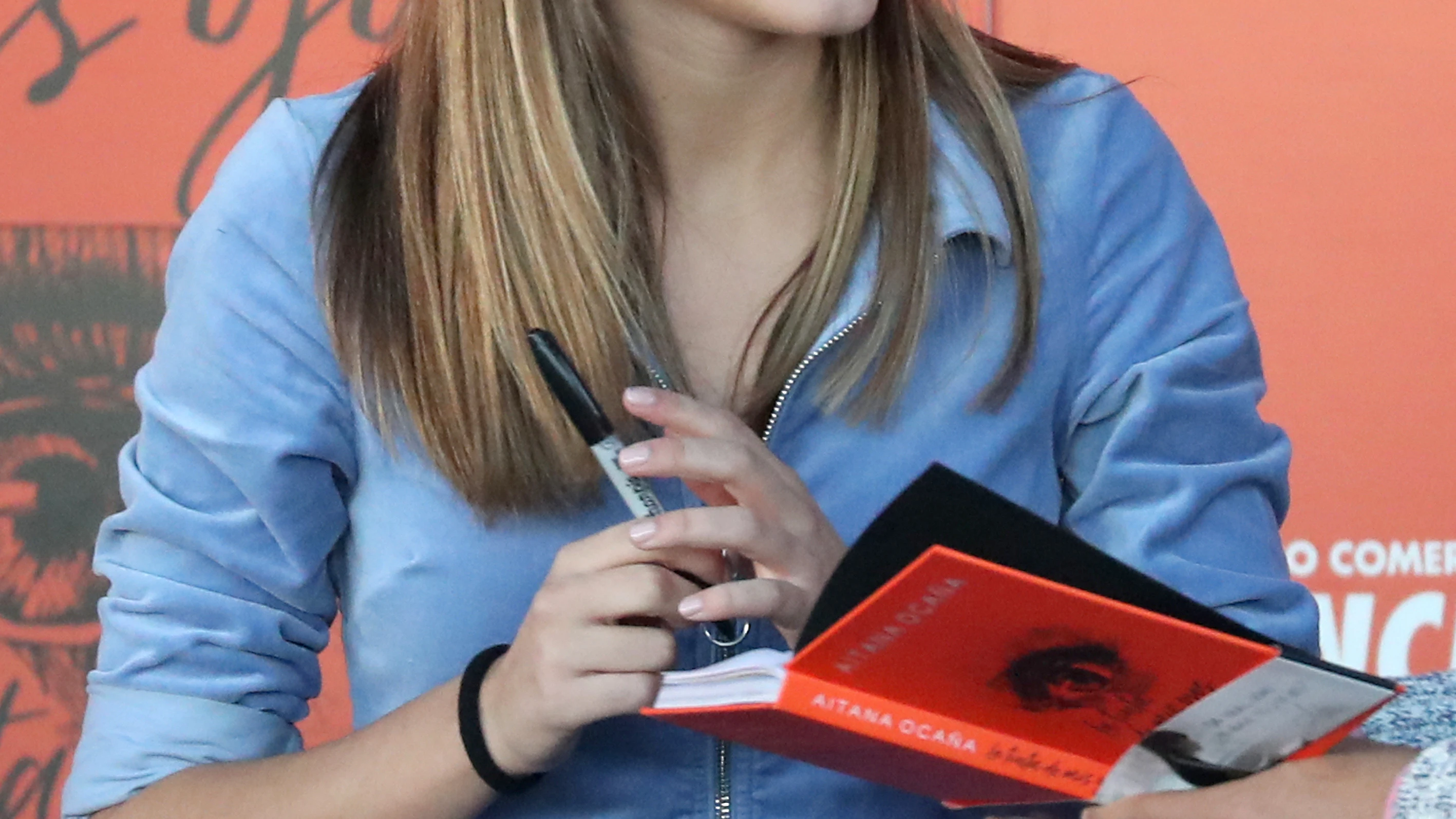 Aitana en la presentación de su libro