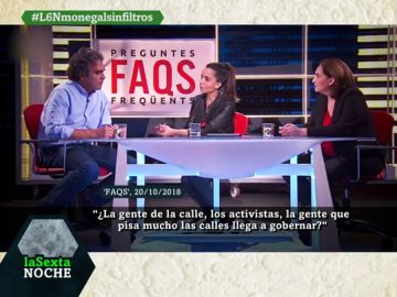 La "surrealista" entrevista al exalcalde de Medellín en TV3: la presentadora le pregunta en catalán y Ada Colau tiene que hacer de traductora La "surrealista" entrevista al exalcalde de Medellín en TV3: la presentadora le pregunta en catalán y Ada Colau tiene que hacer de traductora