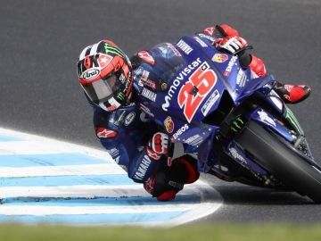 Maverick Vi&ntilde;ales rueda con su Yamaha en Phillip Island
