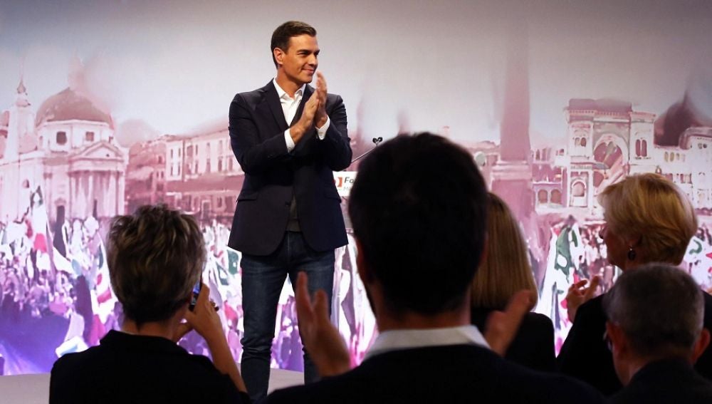 Pedro Sánchez durante un acto en Milán