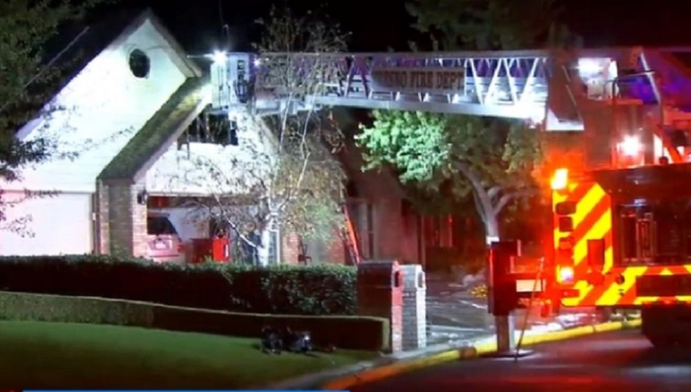 Imagen de la casa incendiada en California