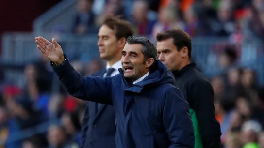 Valverde da instrucciones a sus jugadores en el Camp Nou Valverde da instrucciones a sus jugadores en el Camp Nou