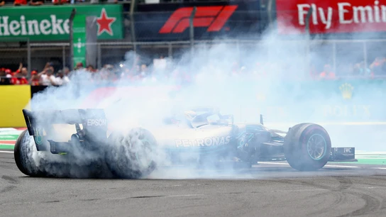 Hamilton hace un 'donut' en México Hamilton hace un 'donut' en México