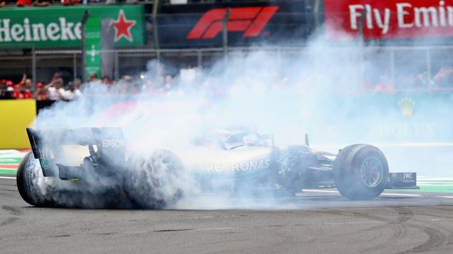 Hamilton hace un 'donut' en M&eacute;xico