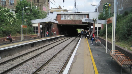 Estación londinense de Dalston Kingsland  Estación londinense de Dalston Kingsland