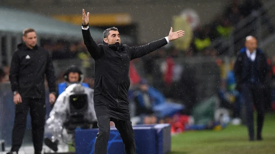 Ernesto Valverde protesta en el partido contra el Inter Ernesto Valverde protesta en el partido contra el Inter